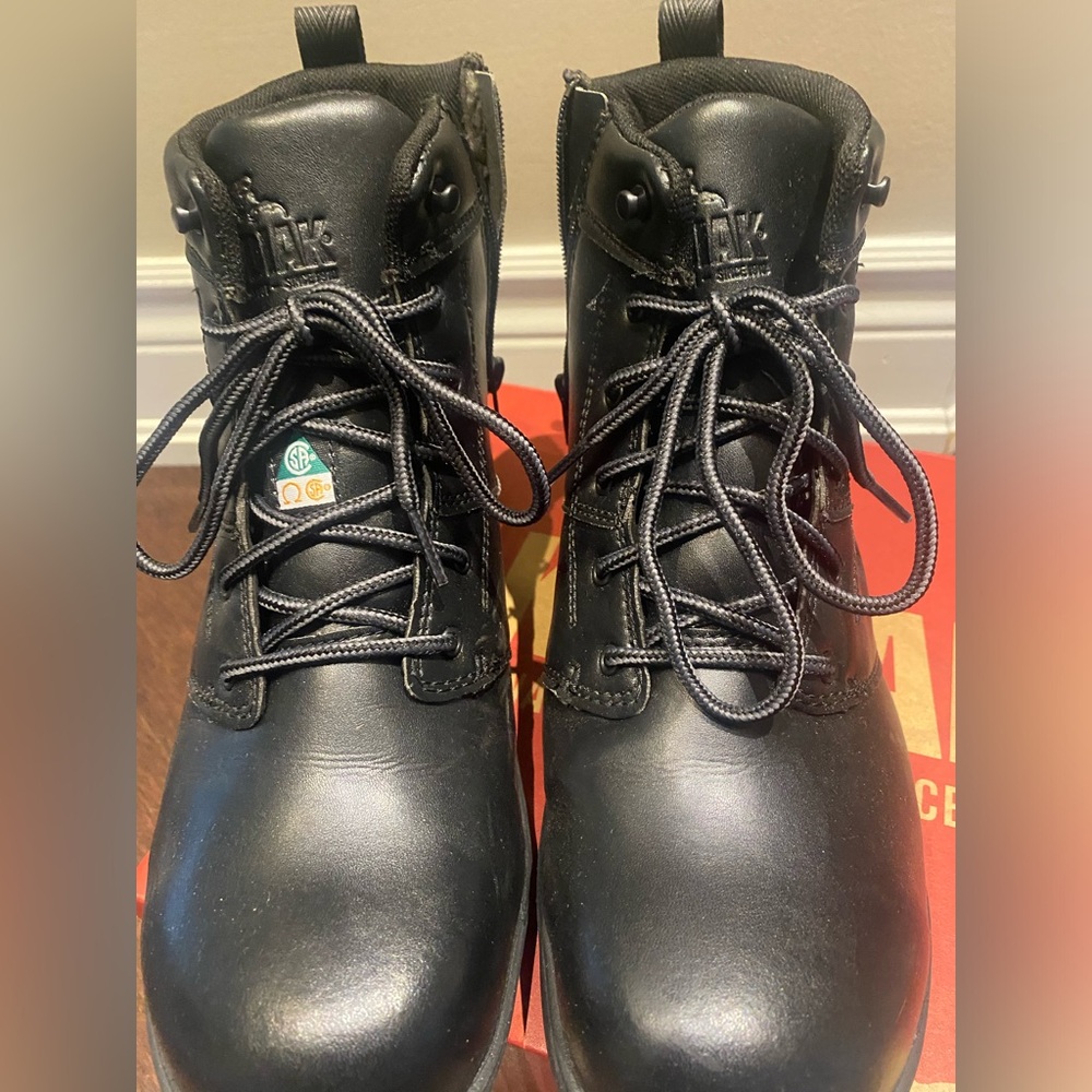 Kodiak safety shoes - steel toe women’s size 9